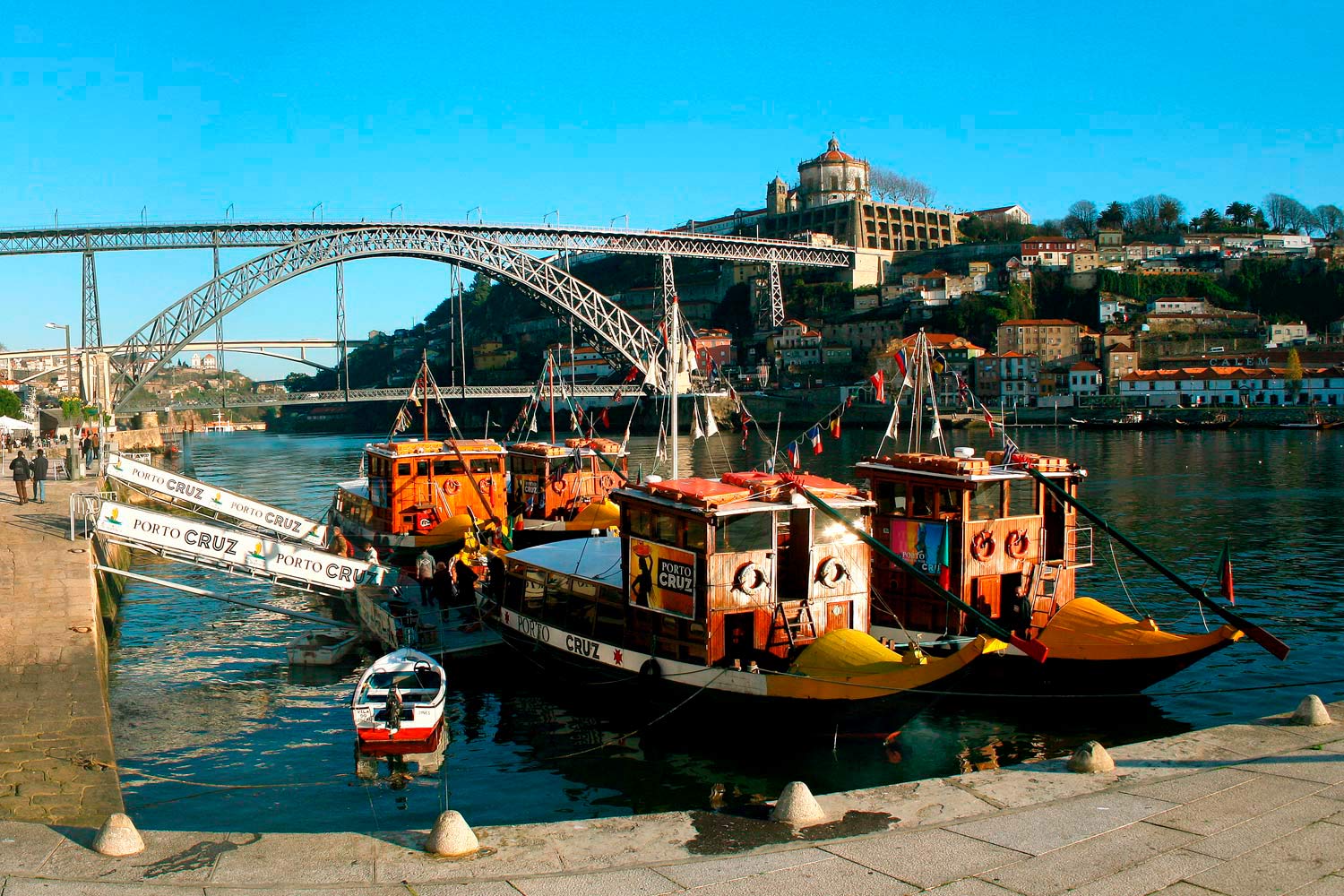 Barcos rabelo no Cais da Ribeira, Porto