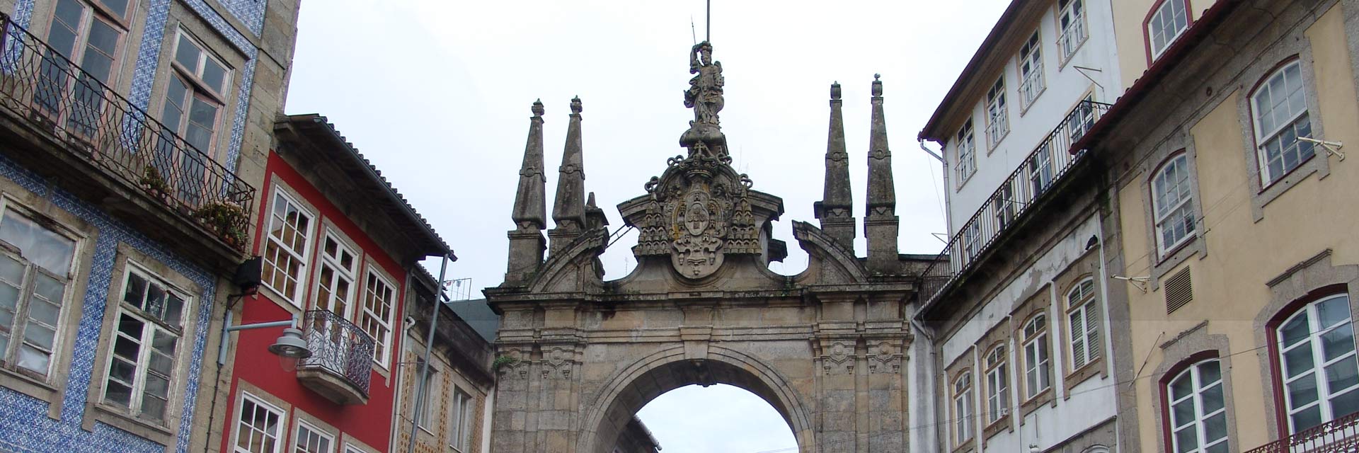 Topo do Arco da Porta Nova