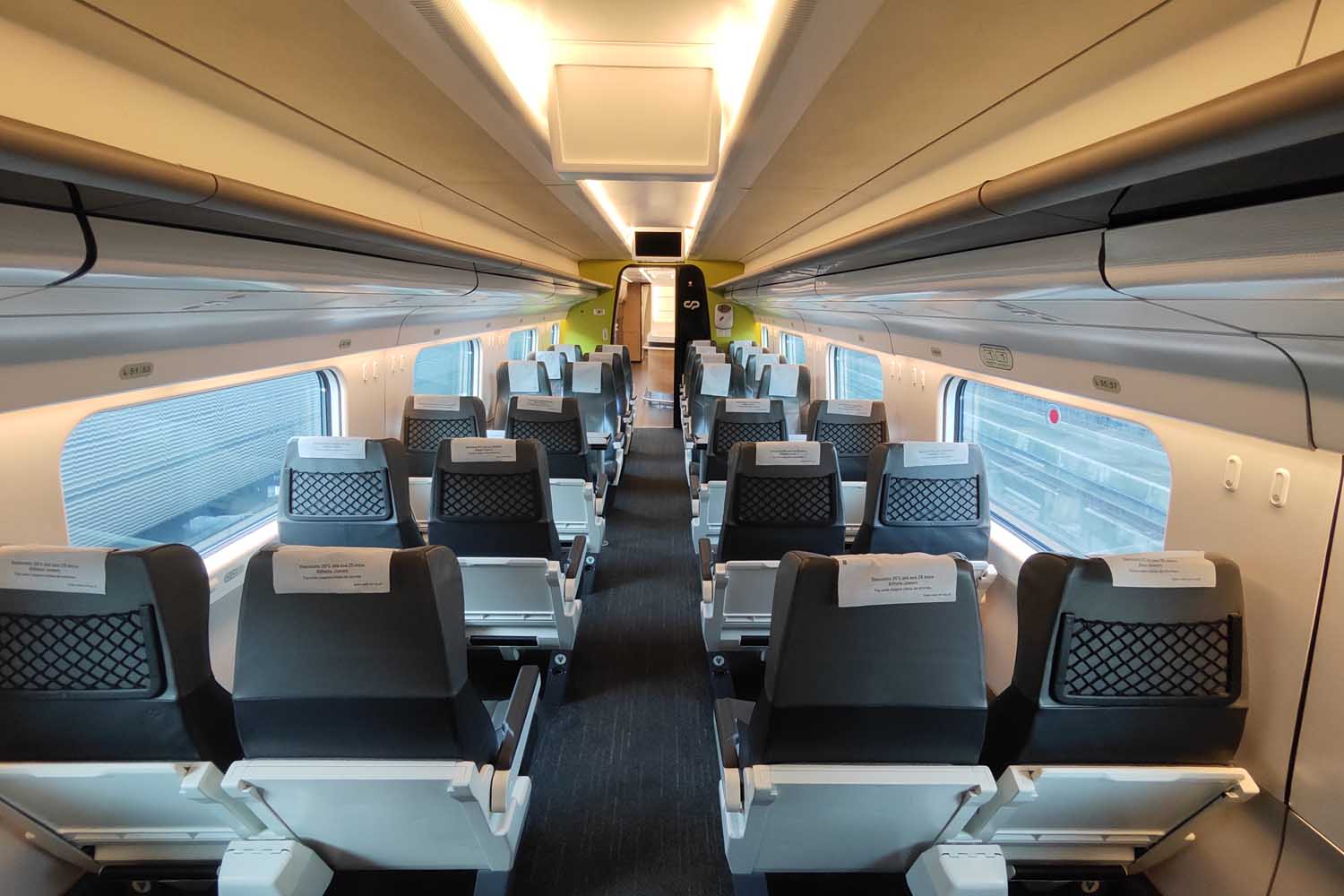 Alfa Pendular CP 4000 - interior do comboio, cadeiras de costas