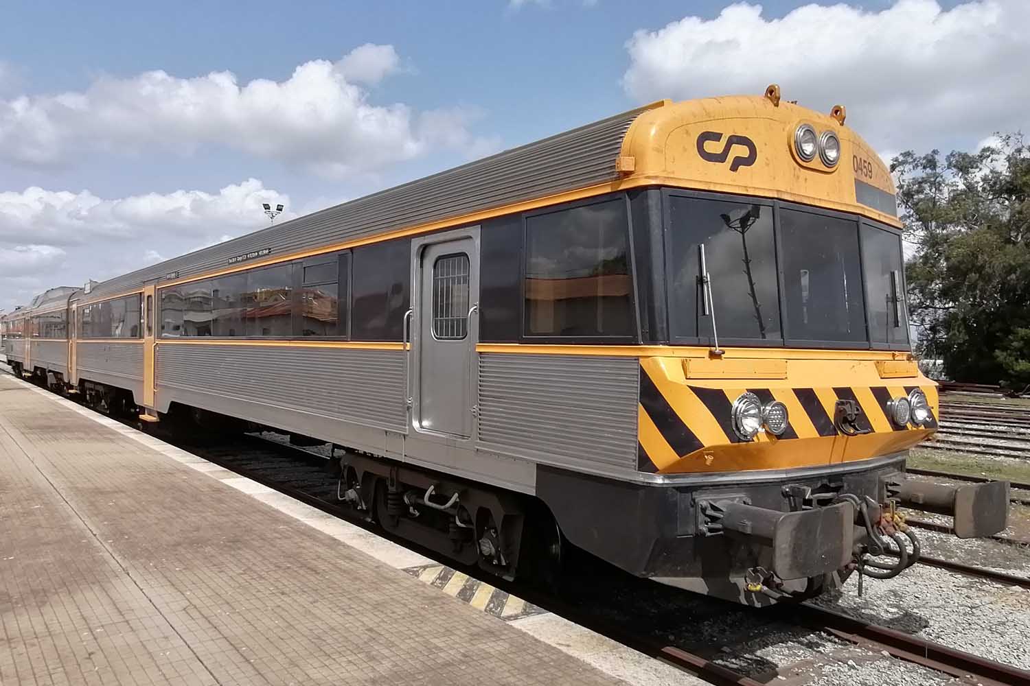 Diesel Locomotive CP 0459 - exterior