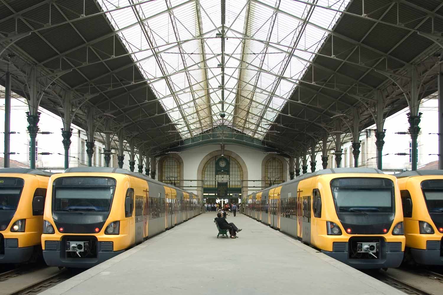 Electric Multiple Unit CP 3400 - front of 4 units